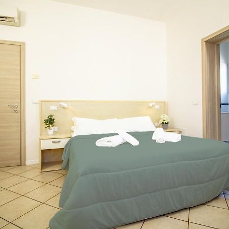 Athena Rooms - Parcheggio Privato Болонья Экстерьер фото