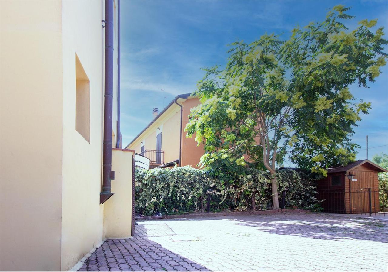 Athena Rooms - Parcheggio Privato Болонья Экстерьер фото