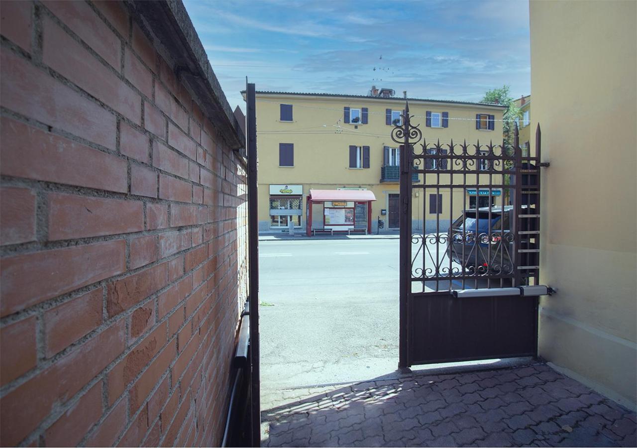 Athena Rooms - Parcheggio Privato Болонья Экстерьер фото