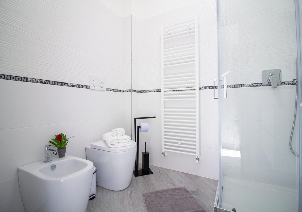 Athena Rooms - Parcheggio Privato Болонья Экстерьер фото