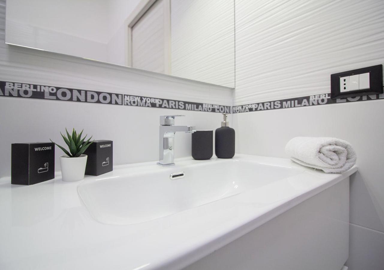 Athena Rooms - Parcheggio Privato Болонья Экстерьер фото