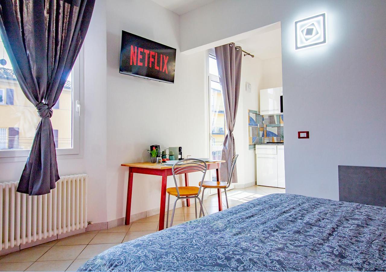 Athena Rooms - Parcheggio Privato Болонья Экстерьер фото