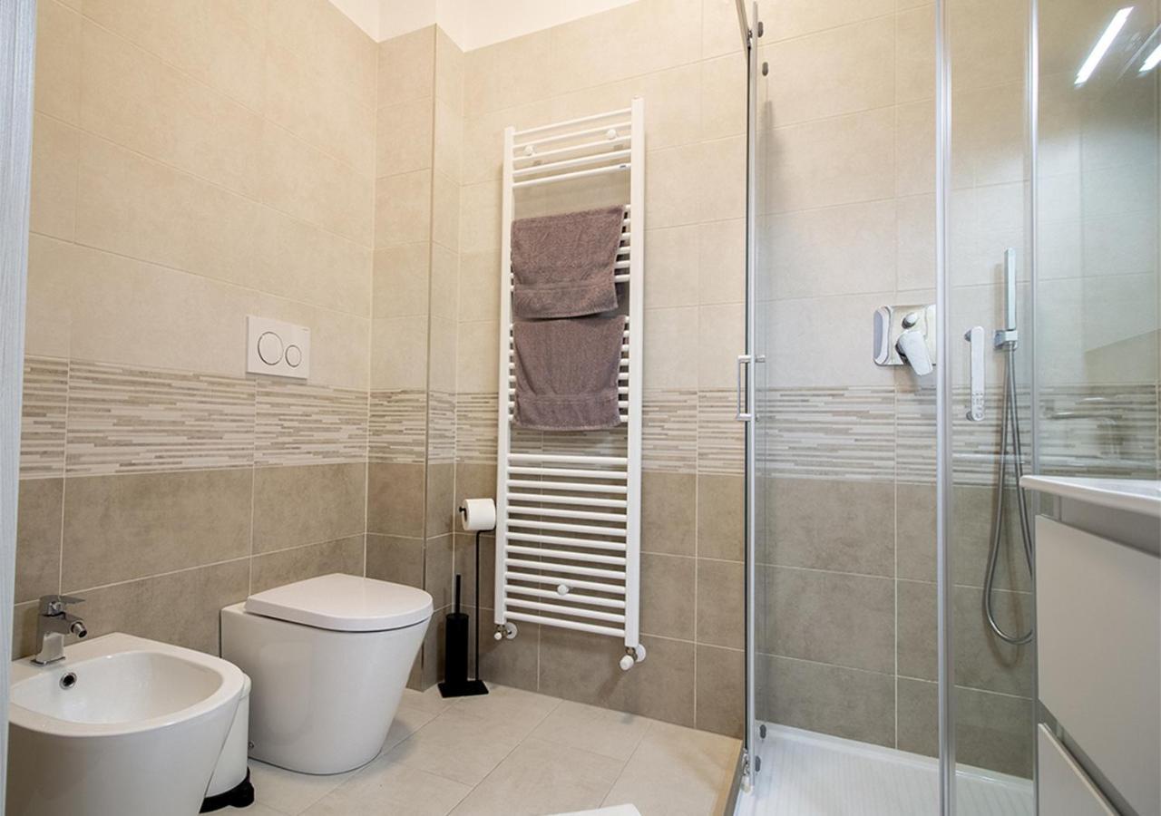 Athena Rooms - Parcheggio Privato Болонья Экстерьер фото