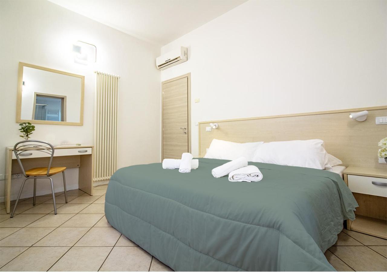 Athena Rooms - Parcheggio Privato Болонья Экстерьер фото