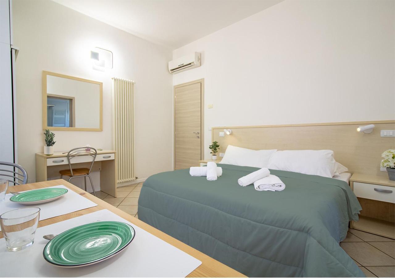 Athena Rooms - Parcheggio Privato Болонья Экстерьер фото